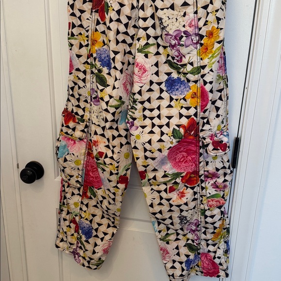 FREE PEOPLE MOVEMENT MESMERIZE ME FLORAL CARGO PANTS MEDIUM - Picture 12 of 13